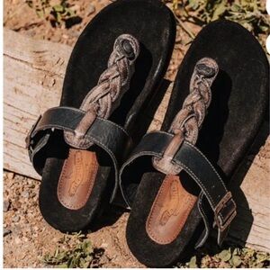 Freebird by Steven Athena Black Brown Braided Sandals. NWT. Never worn. Size 6